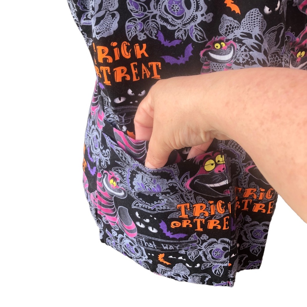 Disney Chesire Cat Halloween Scrub Top size XS - Picture 8 of 12